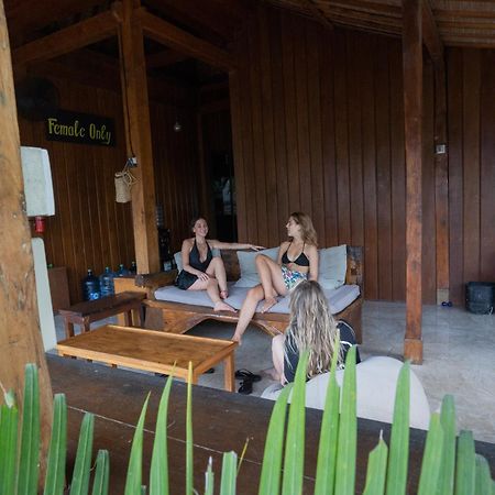 The Farm Hostel Canggu Buitenkant foto