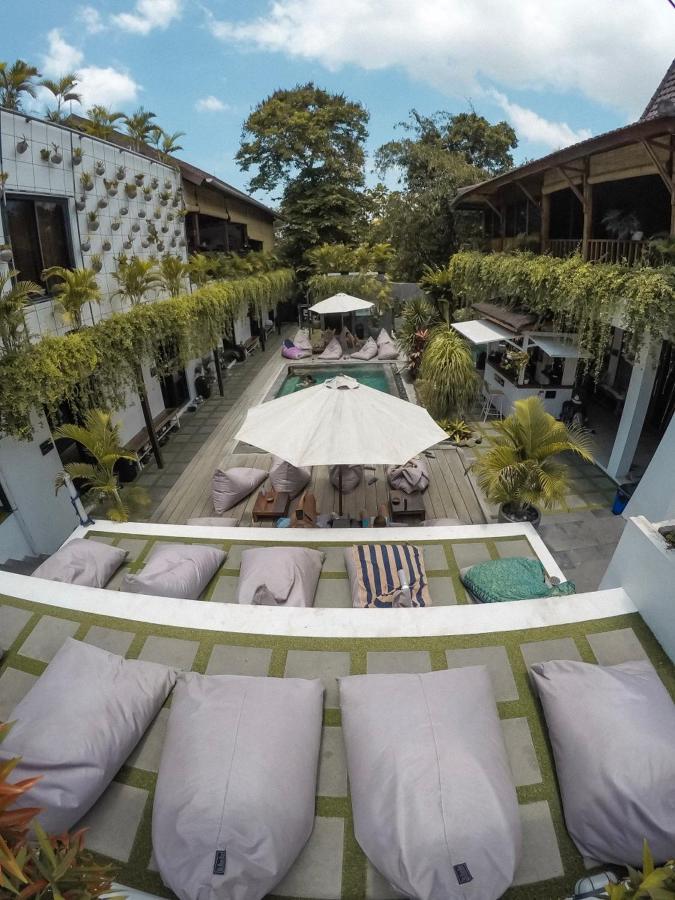 The Farm Hostel Canggu Buitenkant foto