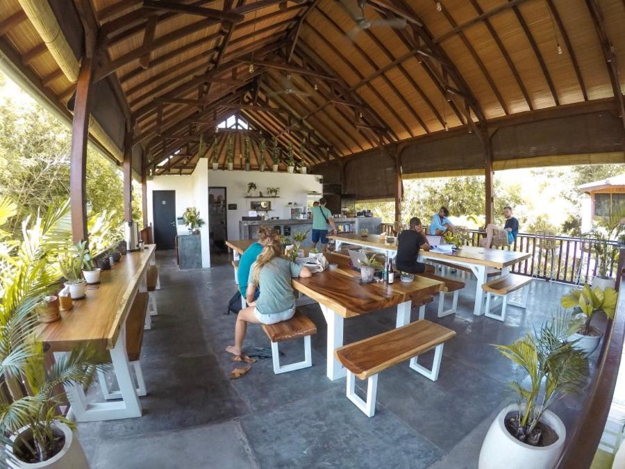 The Farm Hostel Canggu Buitenkant foto