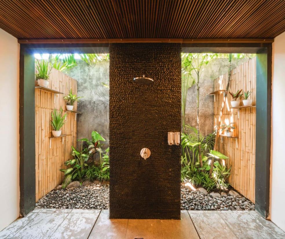 The Farm Hostel Canggu Buitenkant foto
