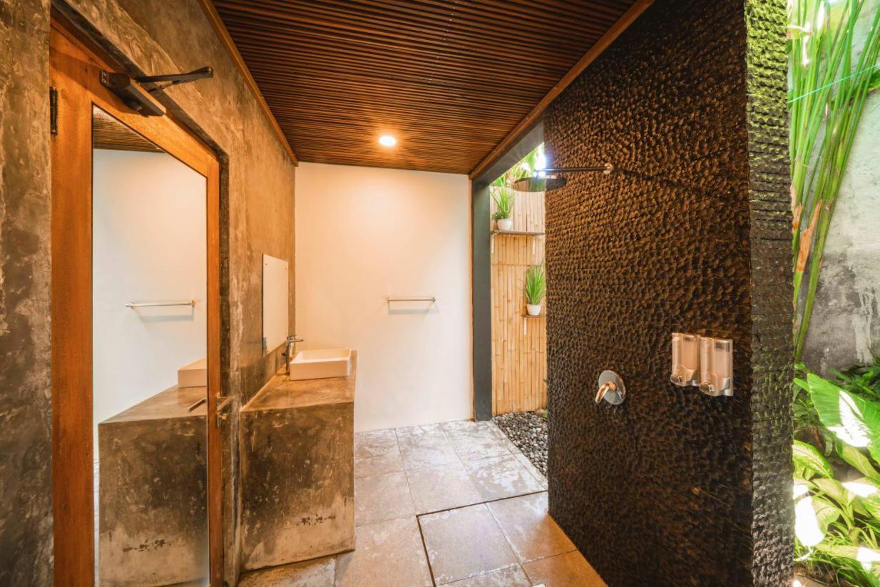 The Farm Hostel Canggu Buitenkant foto