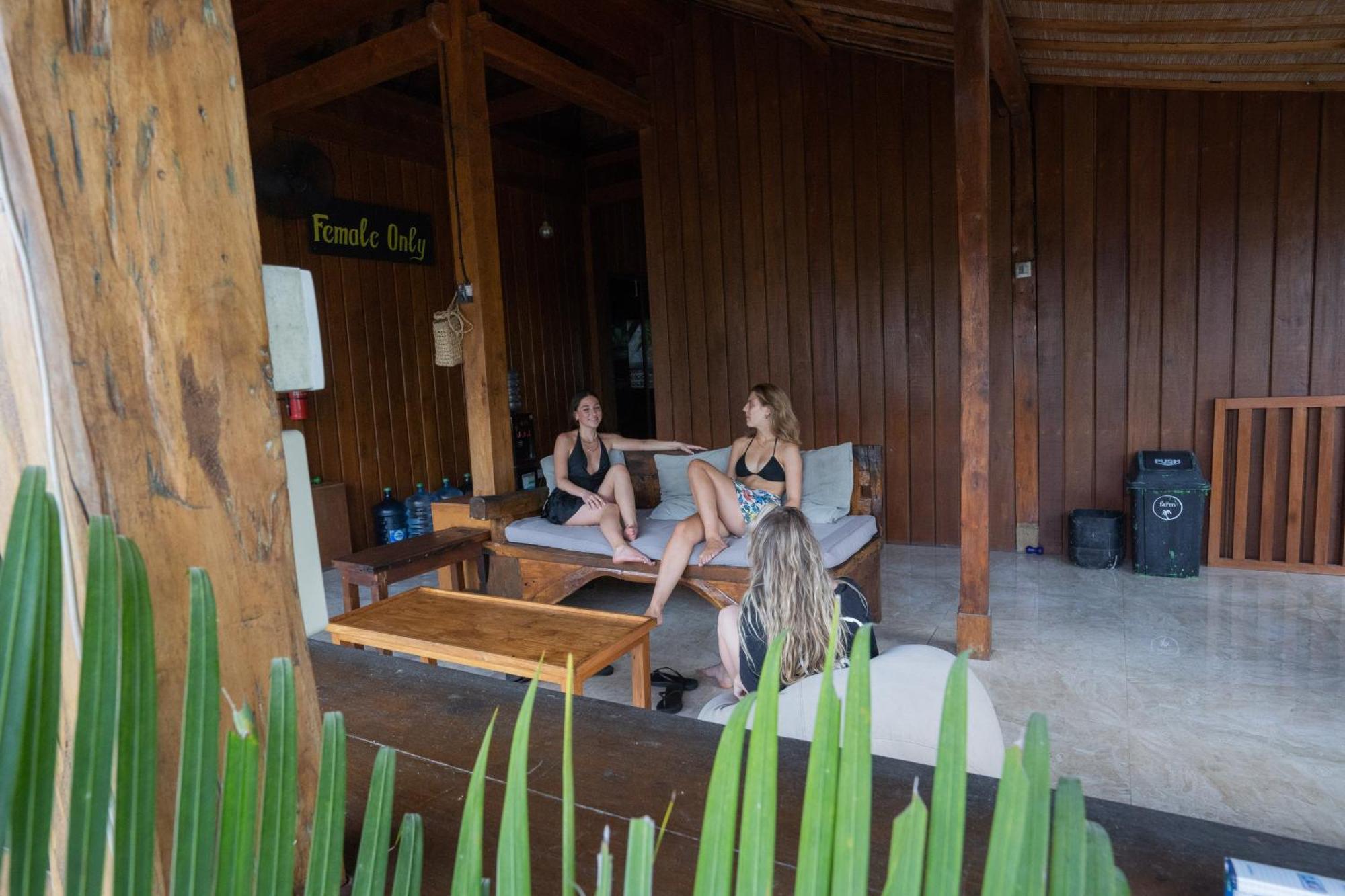 The Farm Hostel Canggu Buitenkant foto