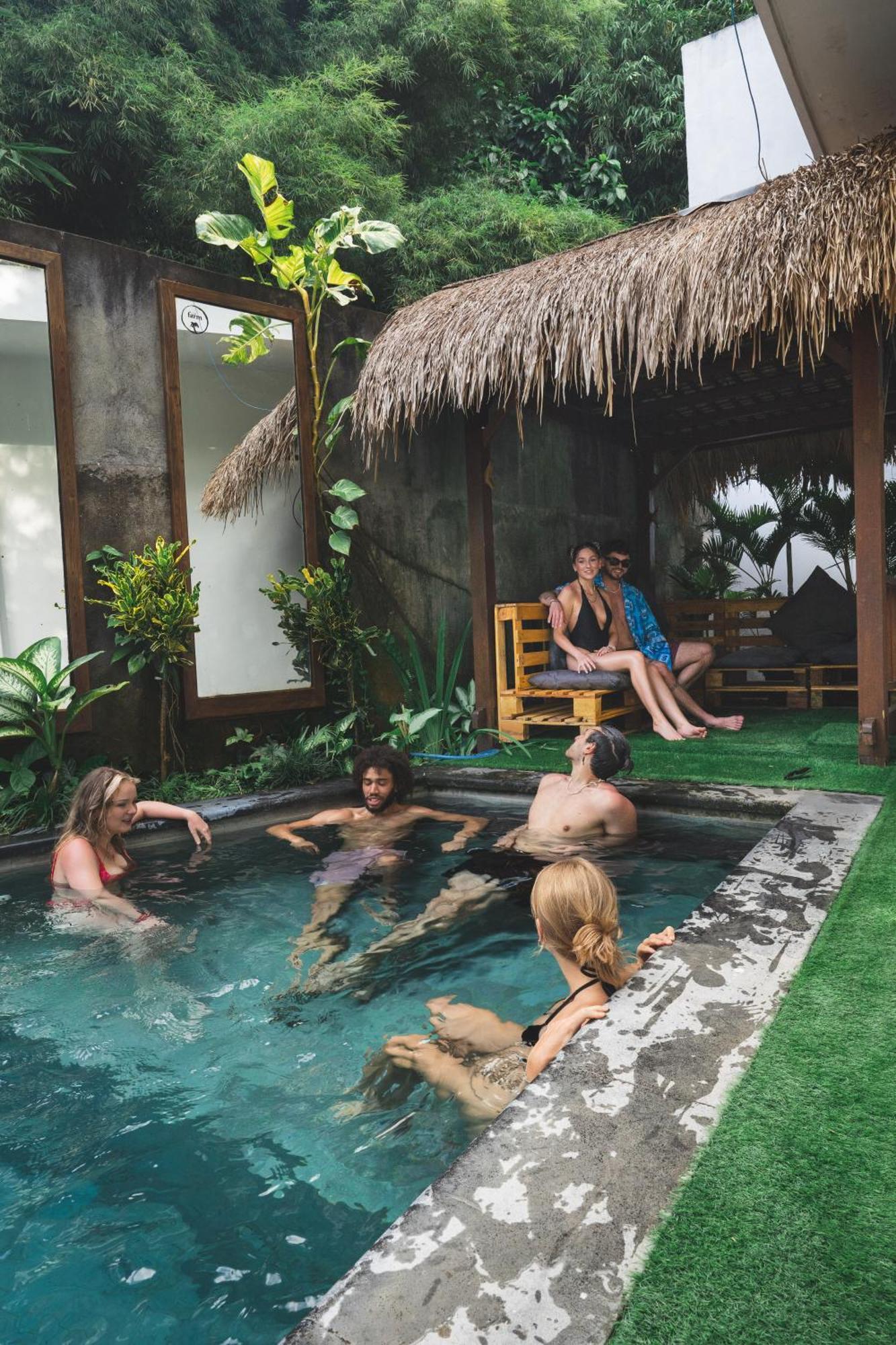 The Farm Hostel Canggu Buitenkant foto